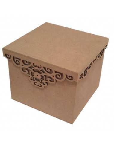 Caja porta cremas con tapa calada.